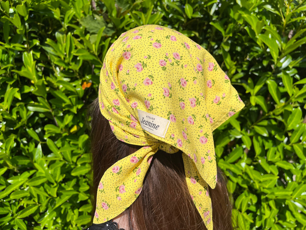Bandana à fleurs jaune